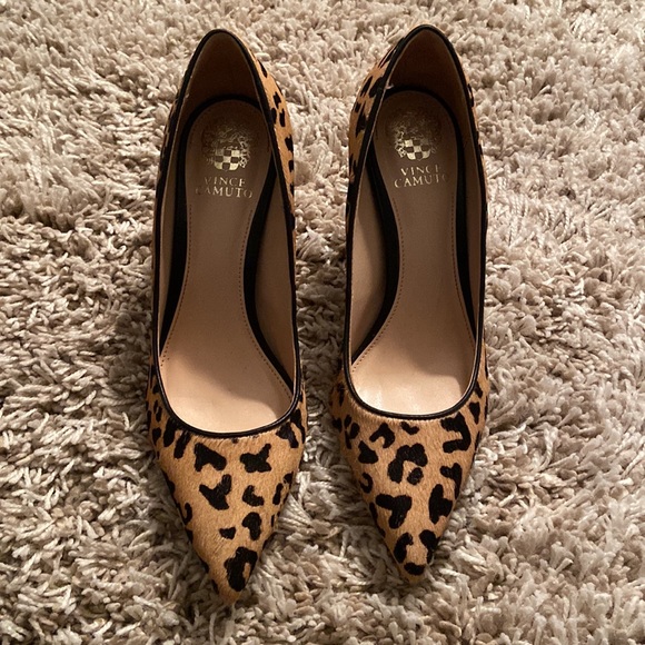 Vince Camuto leopard heels - Picture 2 of 6